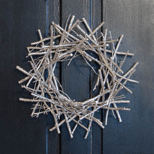 Platinum Twig Wreath: Decorative Glittered Winter Wreath - Platt